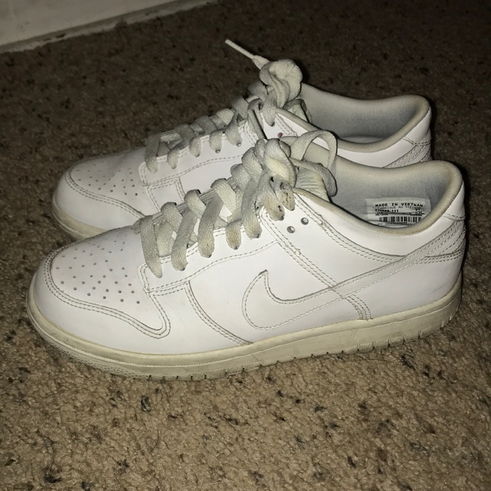 Nike Dunk aloe (GS) Size 4.5 Youth